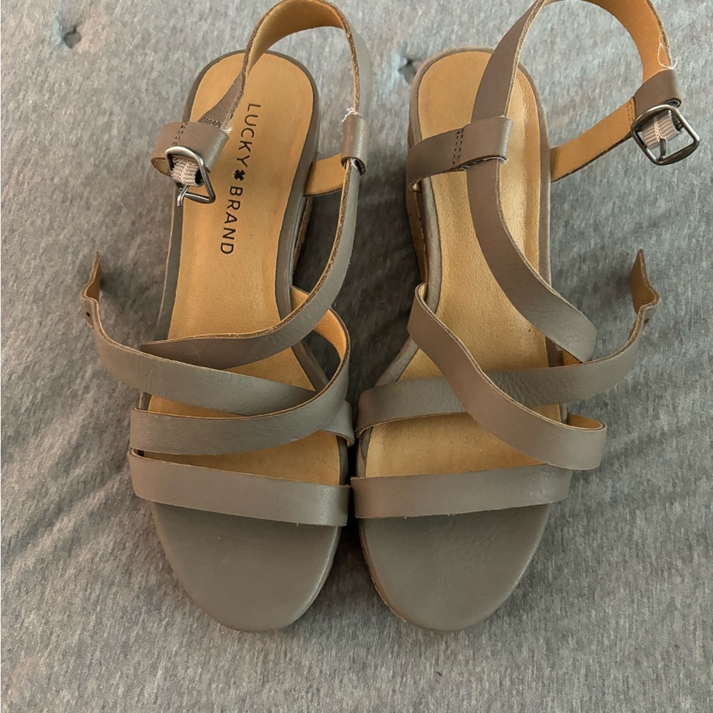 Lucky Brand Wedge sandals- taupe size 7 EUC